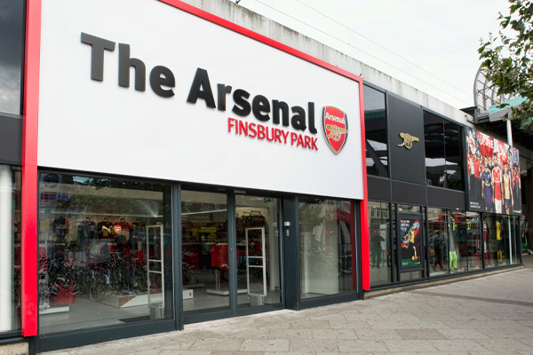 Hilda Gilbert Kabar: Arsenal Shop Finsbury Park Station